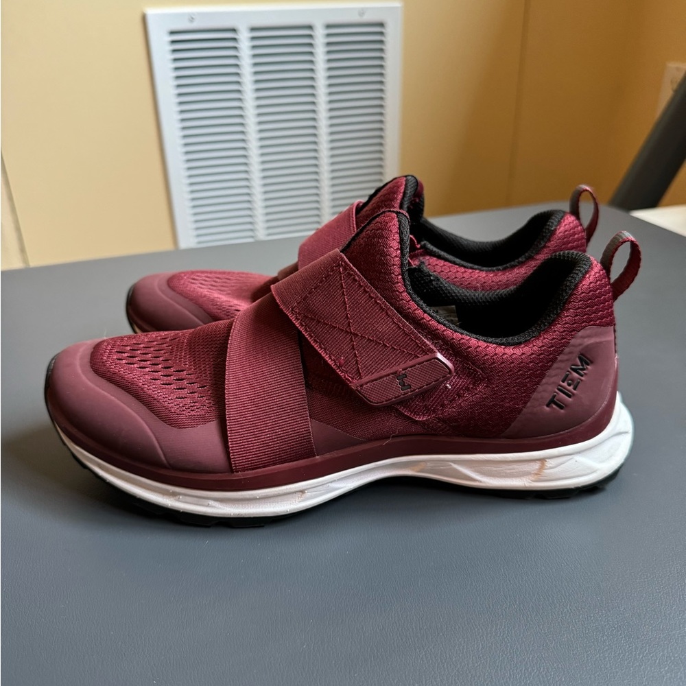 Tiem Slipstream in Burgundy